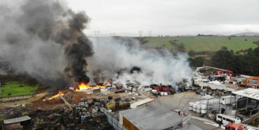 Tuzla’daki Fabrika Çıkan Yangın Görüntülendi