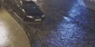 Ukrayna'da Olumsuz Hava Şartları Gülümseten Görüntülere Neden Oldu!