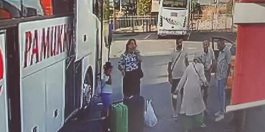 Ümraniye’yi birbirine kattı: Taksi bulamayınca adamlara saldırdı