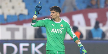 Ünlü Spor Yorumcusundan Altay Bayındır'ın Hareketlerine Çok Sert Tepki!