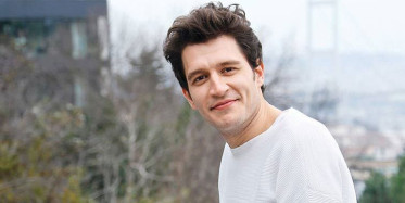 Uraz Kaygılaroğlu, Bir Telefon Şarkısını Seslendirdi