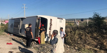 Uşak'ta Yolcu Otobüsü Devrildi