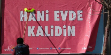 Van'da Şiveli "Evde Kal" Afişleri Dikkat Çekti