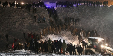 Van'da Çığ Altında Kalan Bir Vatandaş Böyle Çıkartıldı