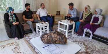 Van'da Piknik Yaparken Bir Taş Buldu, Değerini Öğrenince Çok Şaşırdı