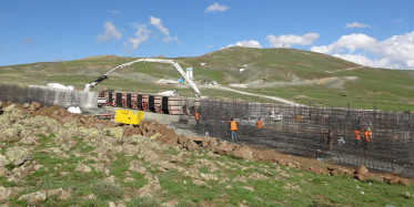 Van’ın İran Sınırına 64 Kilometrelik Duvar Örülüyor