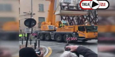 Aşırı Kilolu Adam Evinden Vinçle Kurtarıldı