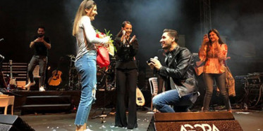 Derya Uluğ'un Sahnesinde Sürpriz Evlilik Teklifi!