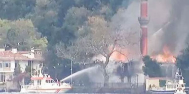 Vaniköy Camii'inde Yangın!