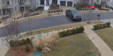 Yanlamasına Kayan Otomobil Görenleri Şaşırttı