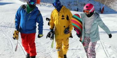 Palandöken'de Tatilcilerin Yapay Kar Keyfi!