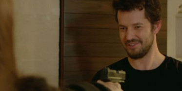 Yaren Harun'a Silah Çekiyor