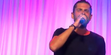 Mert Öcal Yarim Yarim Şarkısını Söyledi