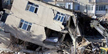 Elazığ'da Enkazdan Bir Kişi Daha Çıkarıldı