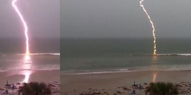 Deniz Üzerine Düşen Yıldırım Görsel Şölene Dönüştü