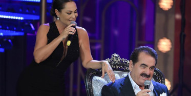 Yıllar Sonra Ayvalık'ta Bir Araya Gelen İbrahim Tatlıses ve Hülya Avşar Birlikte Şarkı Söyledi