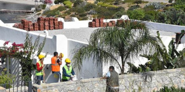 Yılmaz Özdil'in Eşinin Üzerine Kayıtlı Bodrum'daki Villanın Bir Kısmında Yıkım Başladı