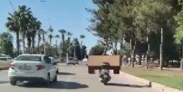 Yine Adana Yine Enteresan Bir Olay: Motosikleti İle Masa Taşıdı