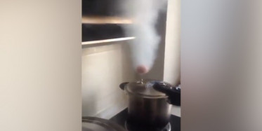 Düdüklü Tencerenin Buharında Yumurta Haşladı